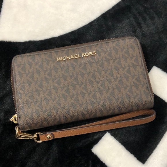 Michael Kors Handbags - MK Wallet